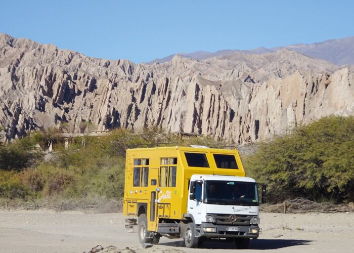 Der Gaucho-Truck bringt die Reisegruppe sicher durch die weiten Landschaften Argentiniens