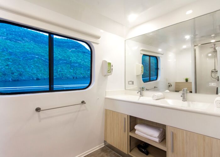 Die Zimmer auf der Solaris Yacht verfügen über moderne Bäder