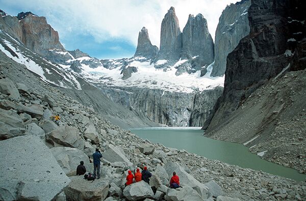Der Blick auf die drei Türme im Torres del Paine Nationalpark in Patagonien ist umwerfend.