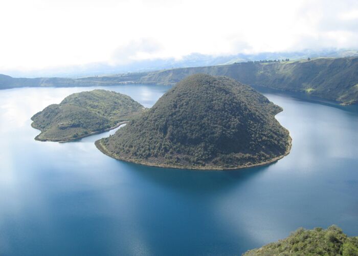 Eines der Top 10 Sehenswürdigkeiten in Ecuador ist der Kratersee Cuicocha