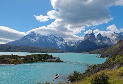 Die Bergformationen hinter dem Lago Pehoe in Patagonien sind beliebte Fotomotive.