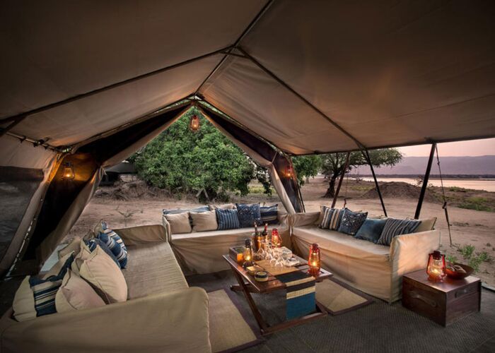 Blick vom Zambezi Expeditions Camp auf den Zambezi Fluss in die Natur