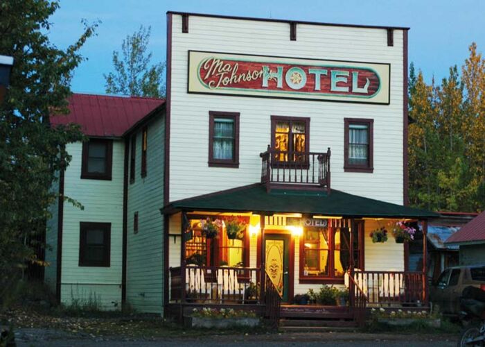 Bei der Alaska Rundreise übernachten wir auch im Ma Johnson Hotel