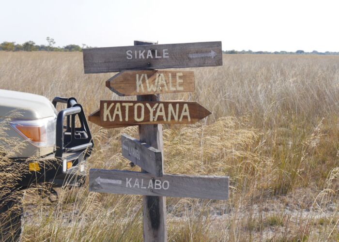 Bei der Expedition durch das südliche Afrika sind wir auf Karten und Wegweiser angewiesen
