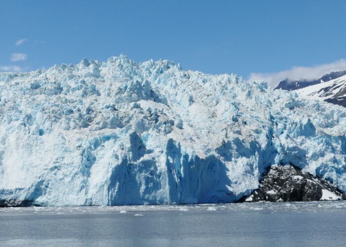 7 der 50 Gletscher reichen bis ins Meer und die Gletscher erleben wir bei einer Bootsexkursion