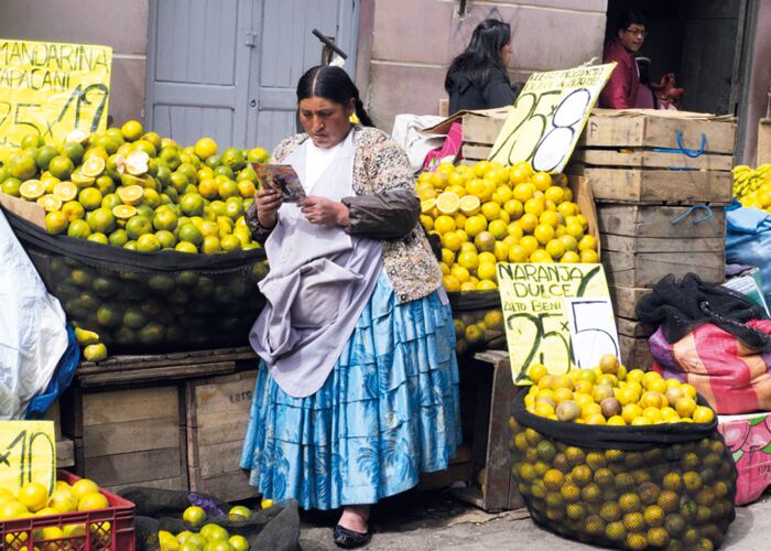 Frisches Obst auf dem bekannten Markt von La Paz in Bolivien