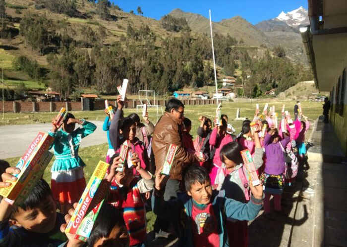 Die Kinder der Schule des Zahnprojektes in Peru