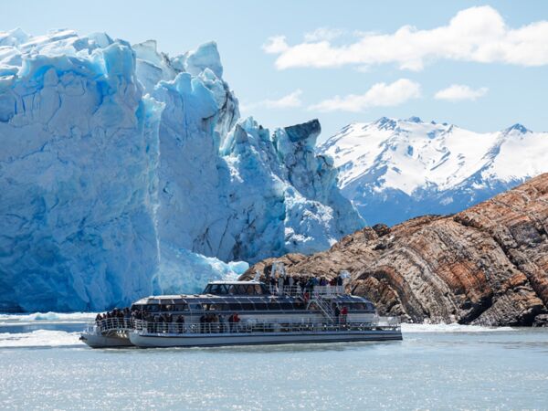 Auf der Bootstour am gigantischen, kalbenden Gletscher Perito Moreno