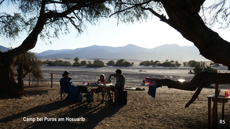 Campleben und entspanntes Abendessen bei Puros am Hosuarib in Namibia