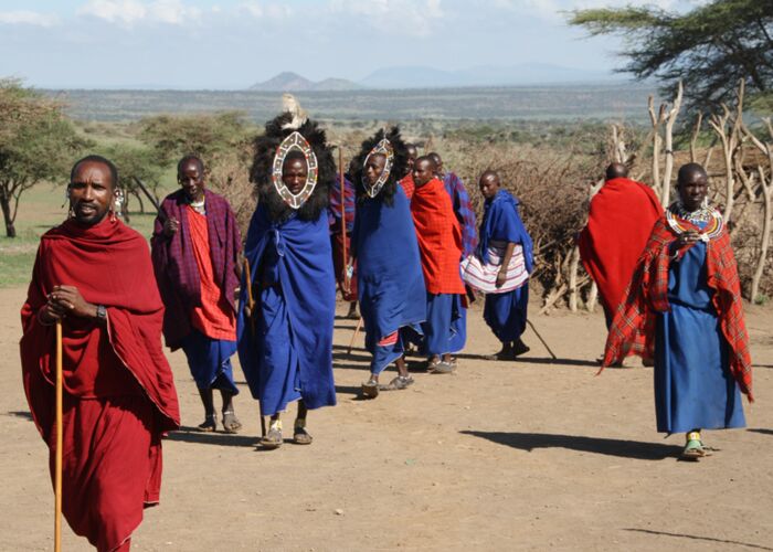 Ein kulturelles Erlebnis der Kenia Reise ist der Besuch eines Massai-Tanzes
