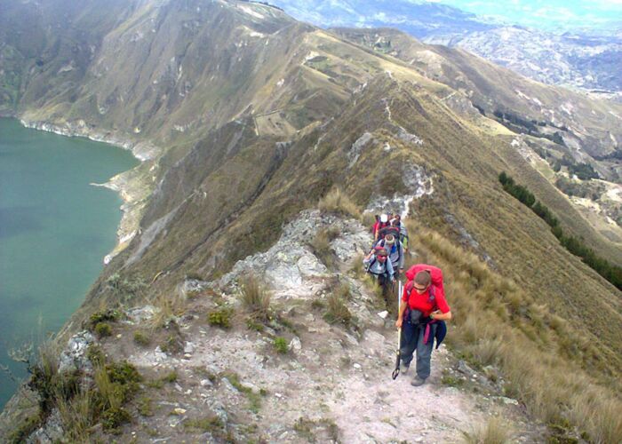 Trekkingtour auf dem Quilotoa Loop in Ecuador und Wandern rund um die Quilotoa-Lagune