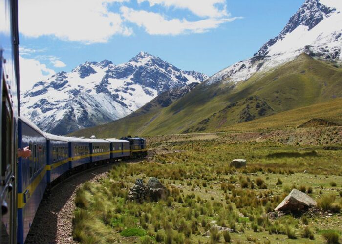 Auf der Kleingruppenreise durch Peru fahren wir auch mit dem Panoramazug