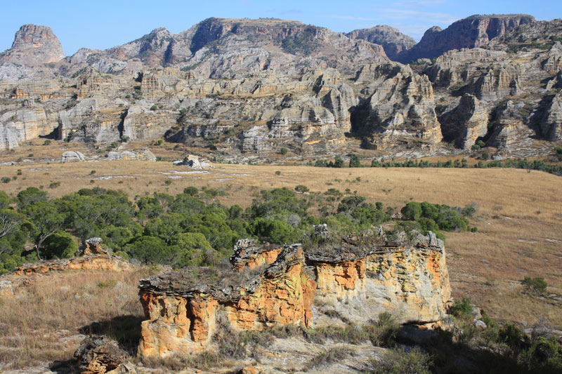 Im Isalo Nationalpark sind verschiedene Gesteinsarten