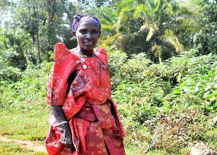 Auf der Uganda-Reise treffen wir oft auf traditionell gekleidete Ugander