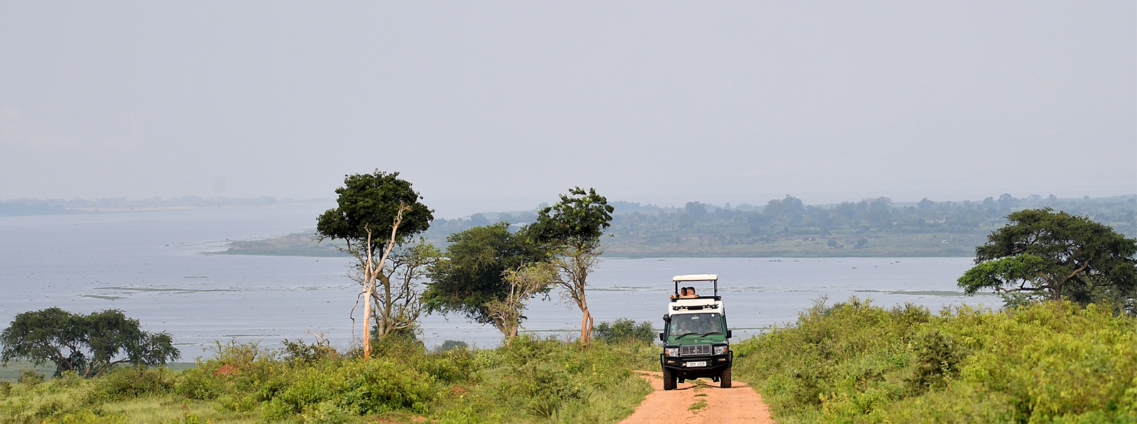 Im Queen Elizabeth Nationalpark mit Allradfahrzeugen unterwegs