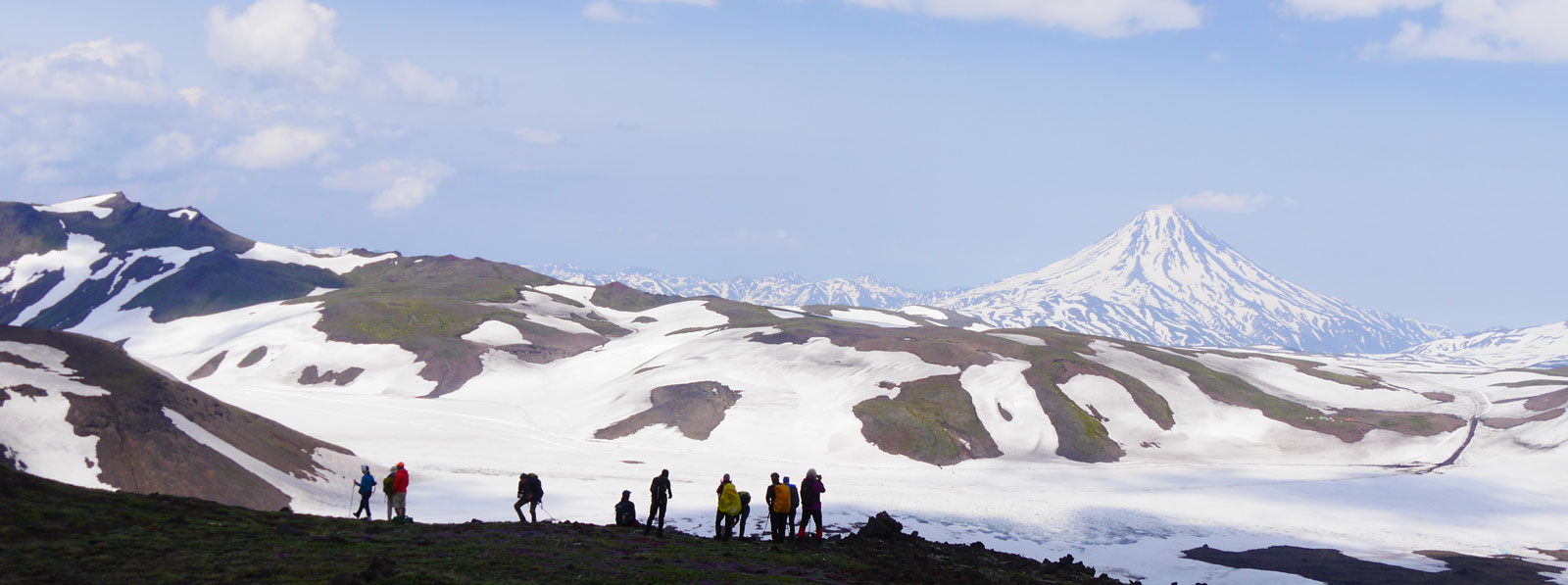 Im Frühjahr kann es auf den Vulkanen in Kamtschatka noch Schnee geben